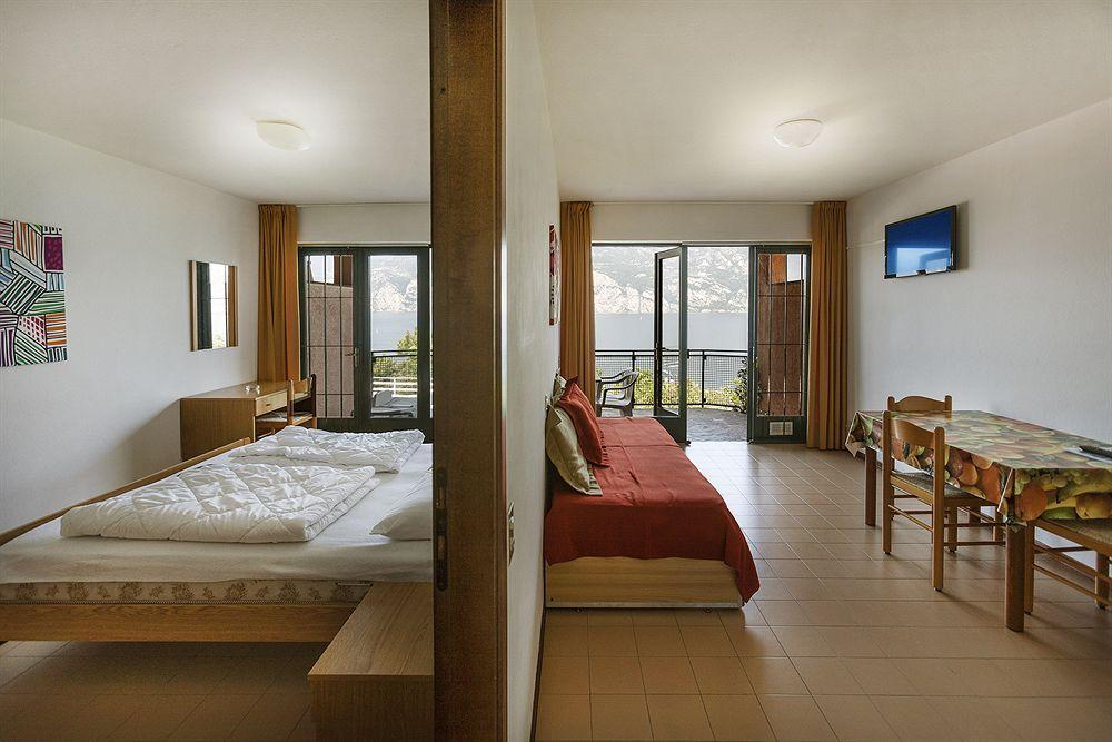 Residence Parco Lago Di Garda Malcesine Luaran gambar