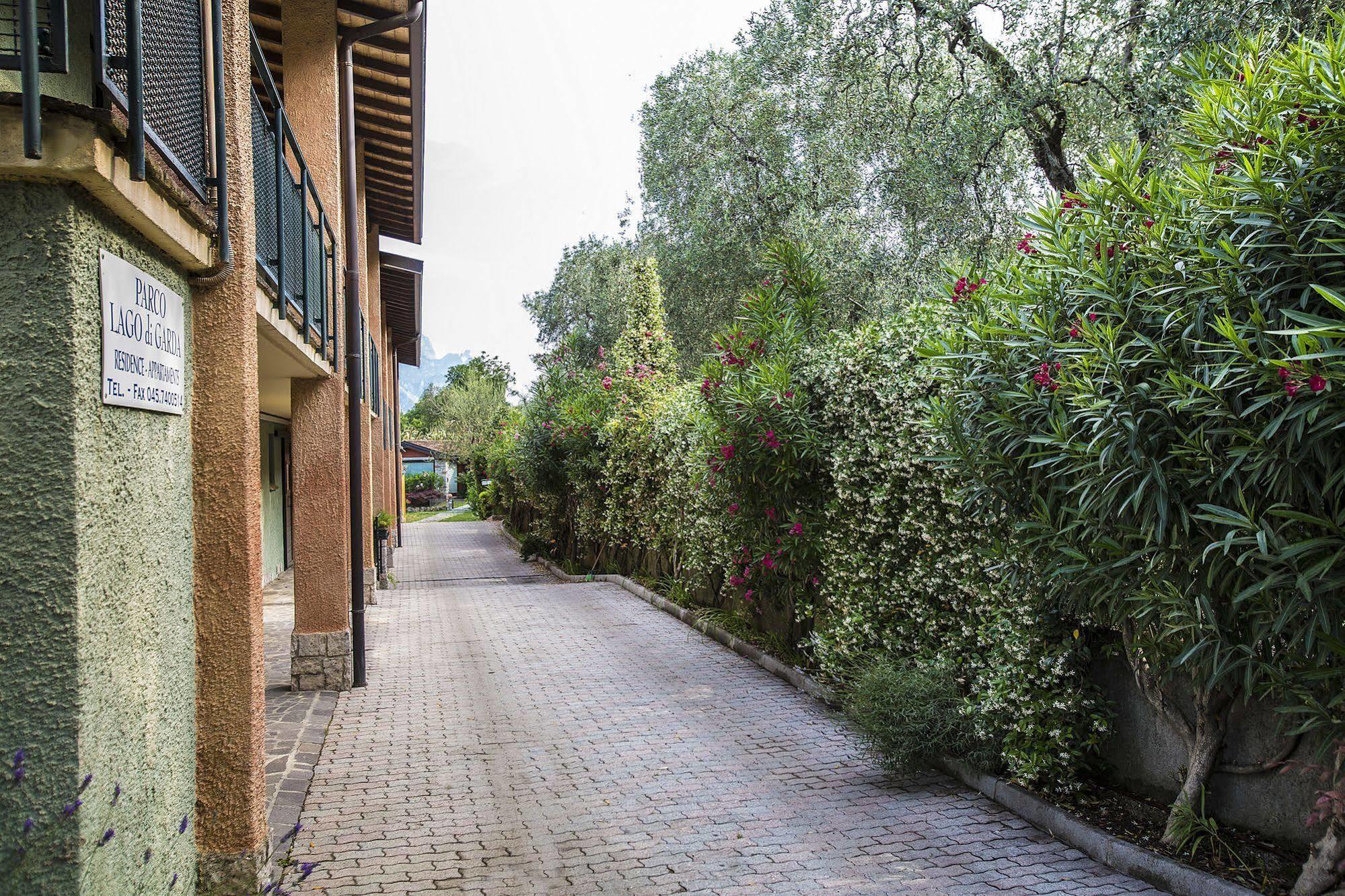 Residence Parco Lago Di Garda Malcesine Luaran gambar