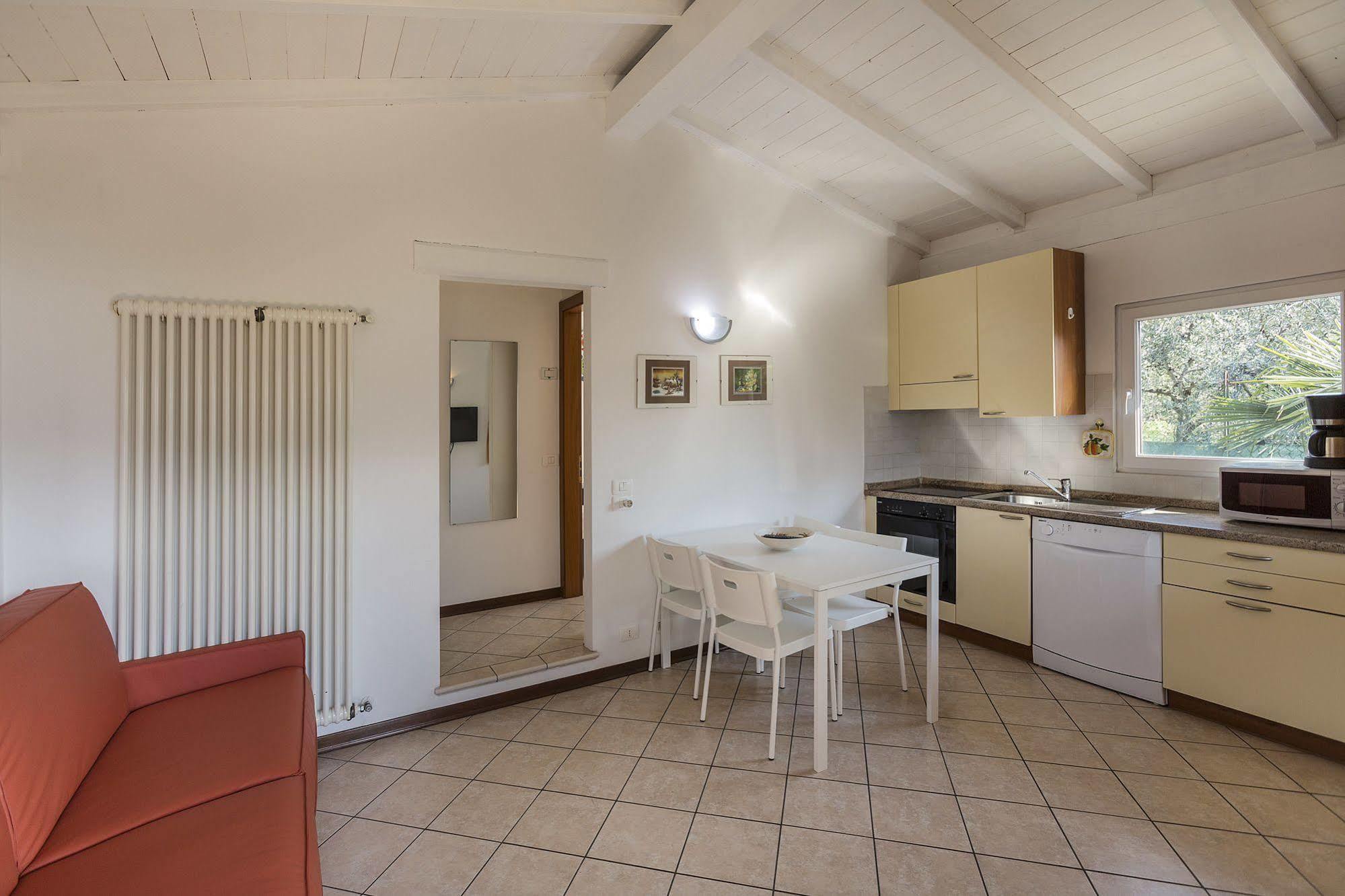 Residence Parco Lago Di Garda Malcesine Luaran gambar
